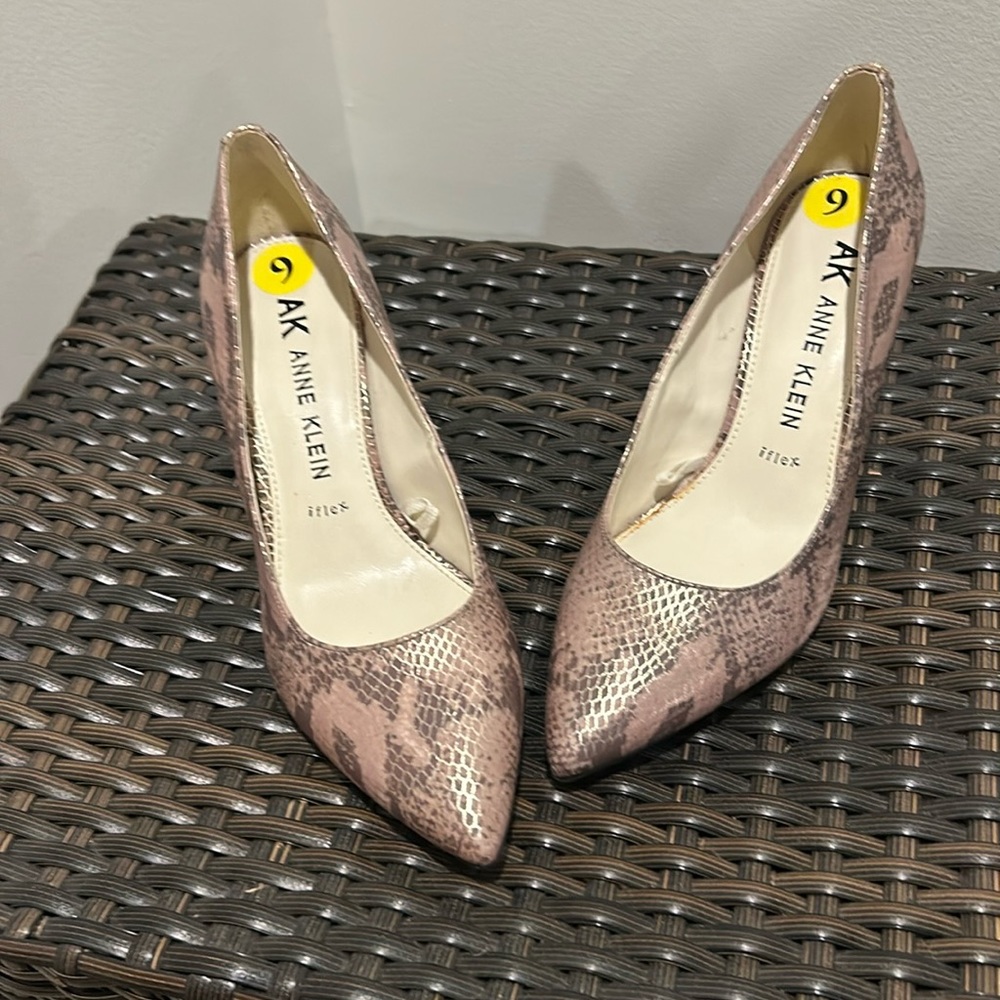 Anne Kleine ✨EUC✨ iflex heels Size 9 Leather